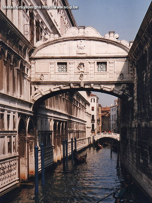 Venetië - Brug der zuchten De Brug der zuchten (Ponte dei Sospiri) verbindt het Dogenpaleis met de gevangenis. Stefan Cruysberghs